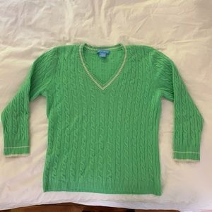 100% Cashmere textured V-neck green sweater 🌟🌟